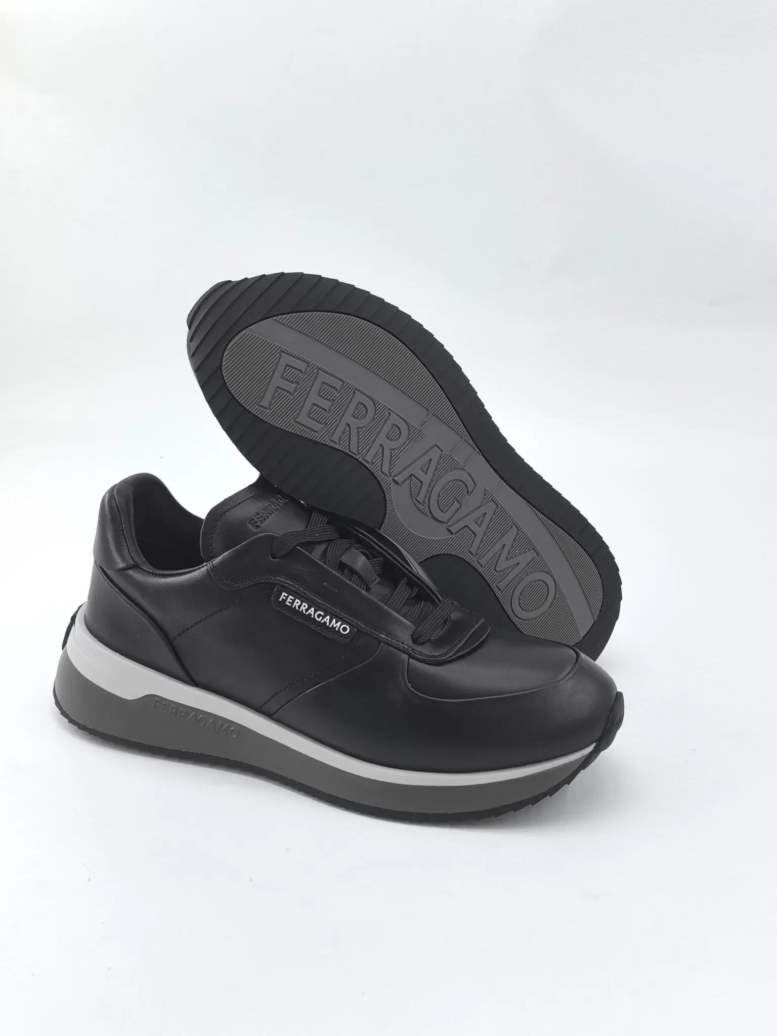 [Ferragam] Top P: 780💰 ▪️Size: 39-44 (38.45 custom-made) FERRAGAMO Ferragam 🔍Top purchasing agent 🇮🇹 Ferragam Street-charming casual shoe series, the counter sells the original configuration simultaneously, Italian imported cowhide fabric, high-quality splicing technology, imported water-dyed cow lining , soles: original foam outsole specially provided by the original factory, original factory follow-up goods, 🔍 high quality, can be entered and exited the counter at will, welcome to compare and synchronize with the counter.